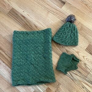 Aran Woollen Mills Green Cable Knit Hat, Mittens & Neck Warmer Set Soft Merino